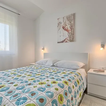 Gilly 2 Apartment