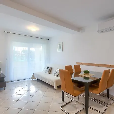 Apartment Gilly 2 Premantura
