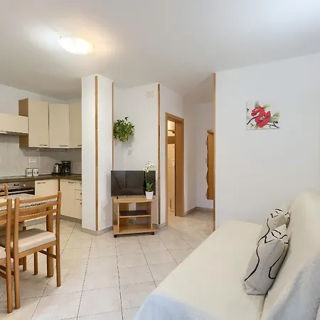 Apartment Gilly 2 *
