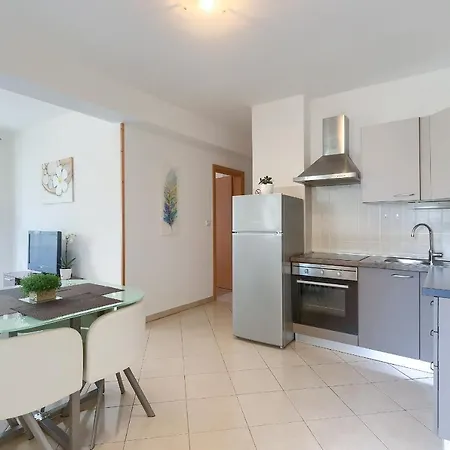 Gilly 2 Apartment *